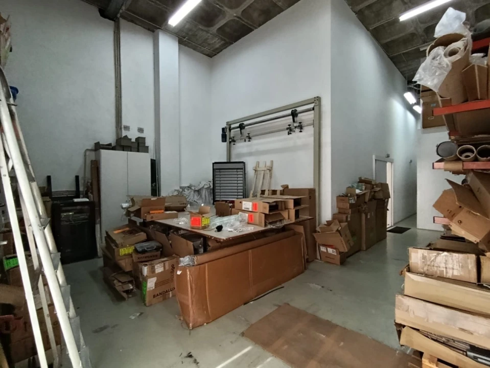 Loja para Venda em Cidade da Maia Foto 9