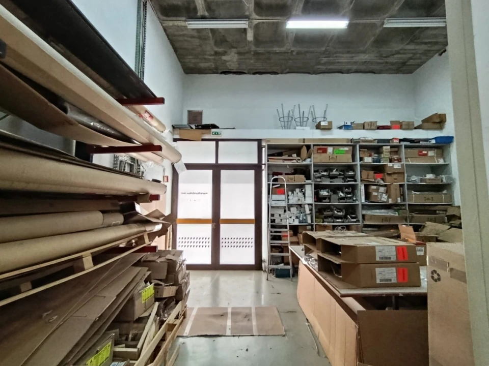 Loja para Venda em Cidade da Maia Foto 10