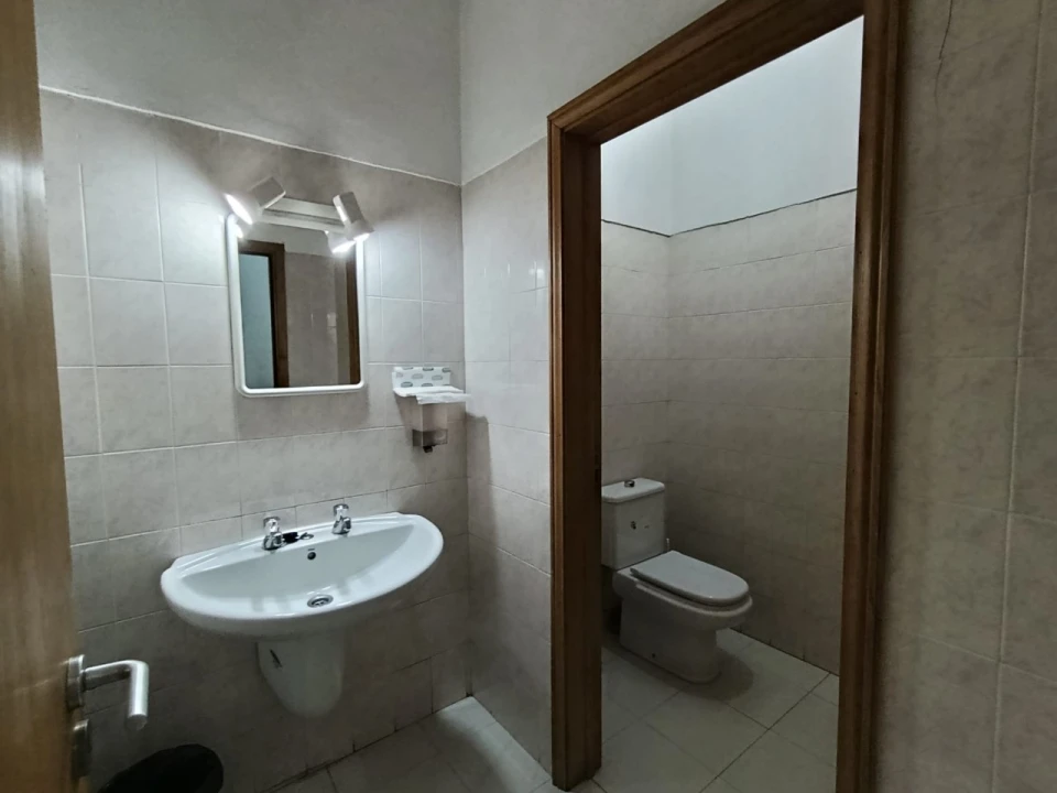 Loja para Venda em Cidade da Maia Foto 11