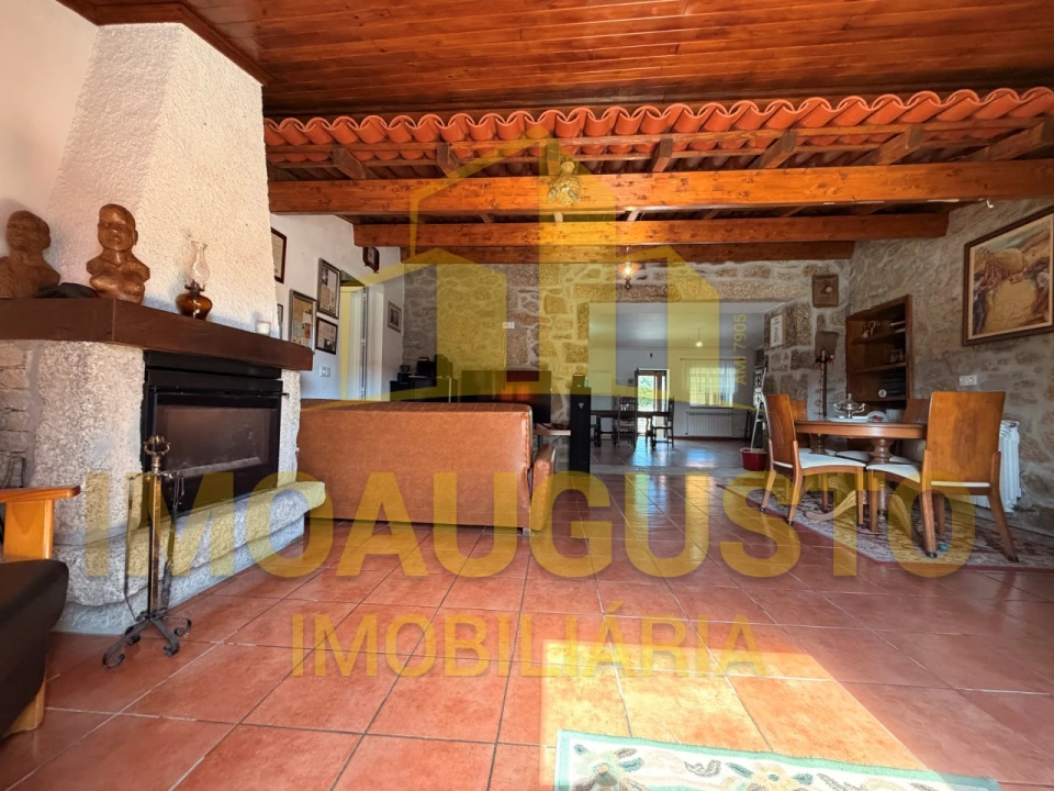 Moradia T3 para Venda em Aldeia do Bispo Foto 8