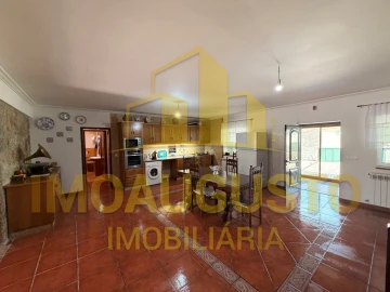 Moradia T3 para Venda em Aldeia do Bispo