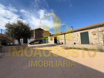 Moradia T3 para Venda em Aldeia do Bispo