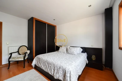 Apartamento T2 para Venda em Retorta e Tougues