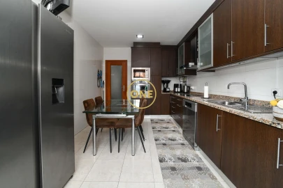 Apartamento T2 para Venda em Retorta e Tougues