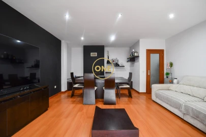 Apartamento T2 para Venda em Retorta e Tougues
