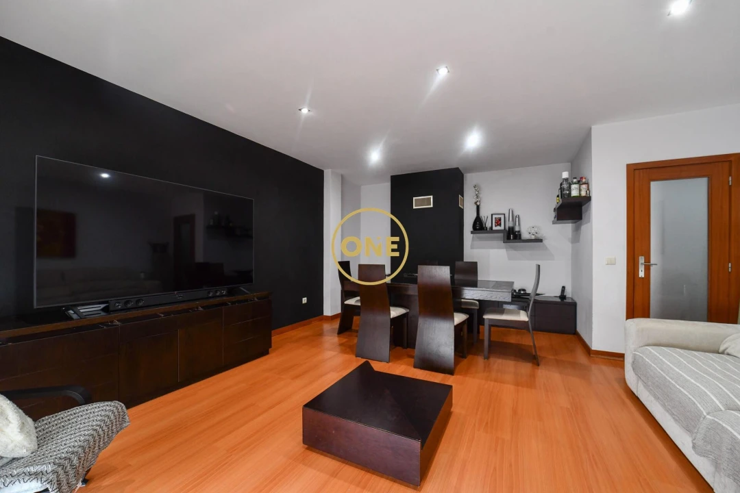 Apartamento T2 para Venda em Retorta e Tougues Foto 4