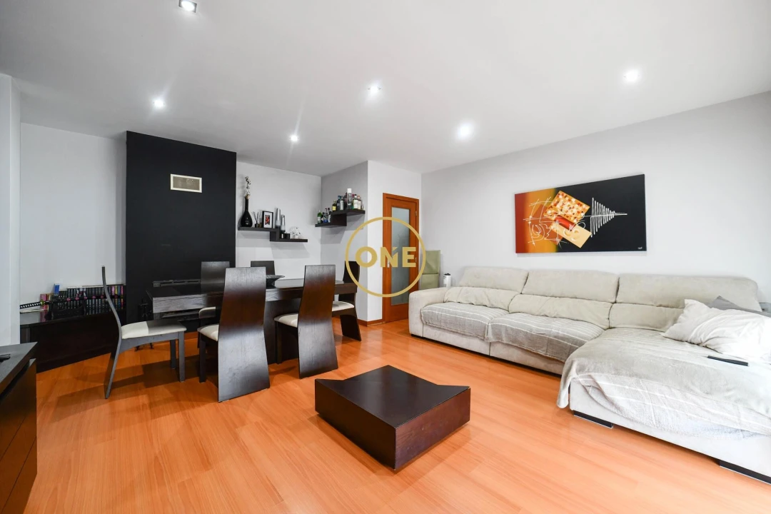 Apartamento T2 para Venda em Retorta e Tougues Foto 1