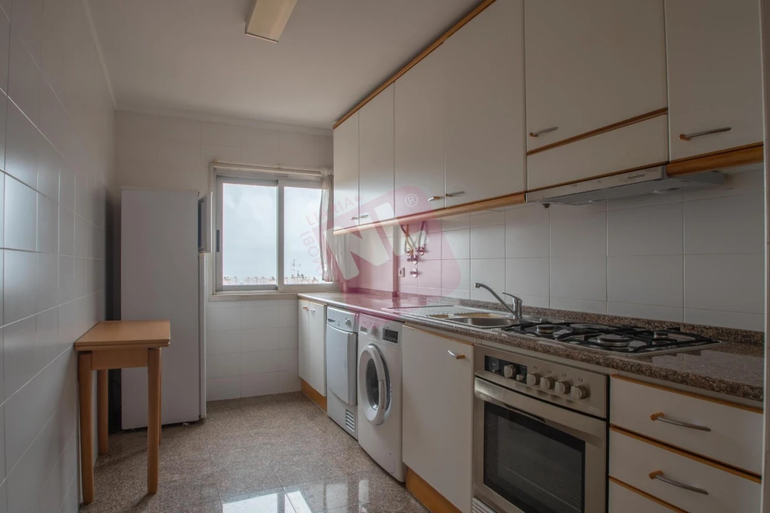 Apartamento T2 para Arrendamento em Areeiro Foto 7