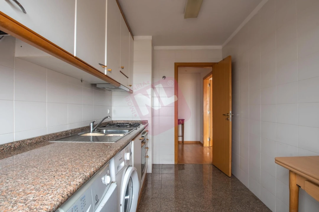 Apartamento T2 para Arrendamento em Areeiro Foto 9