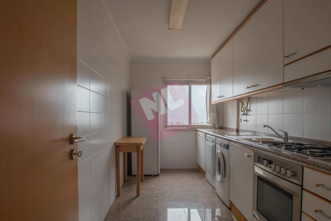 Apartamento T2 para Arrendamento em Areeiro Foto 6