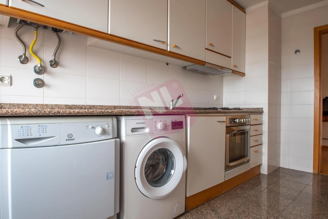 Apartamento T2 para Arrendamento em Areeiro Foto 8
