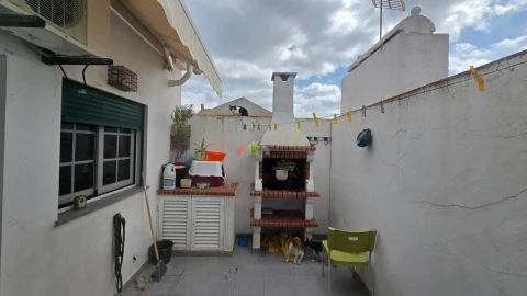 Moradia T3 para Venda em Nossa Senhora da Vila, Nossa Senhora do Bispo e Silveiras