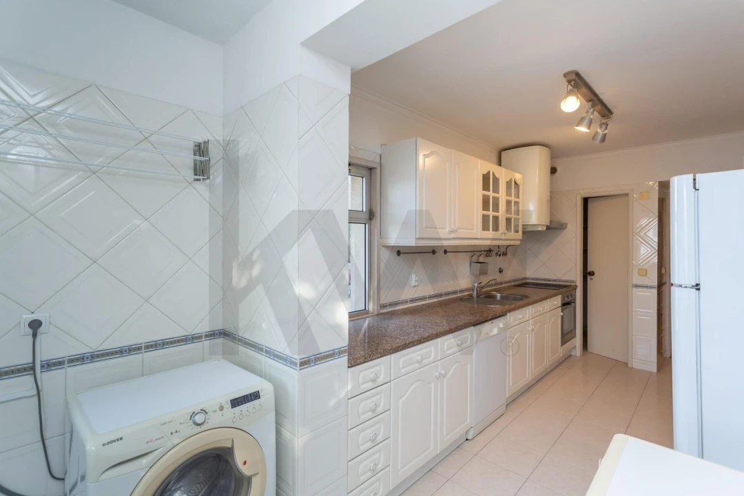 Apartamento T2 para Arrendamento em Algés, Linda-A-Velha e Cruz Quebrada-Dafundo Foto 21