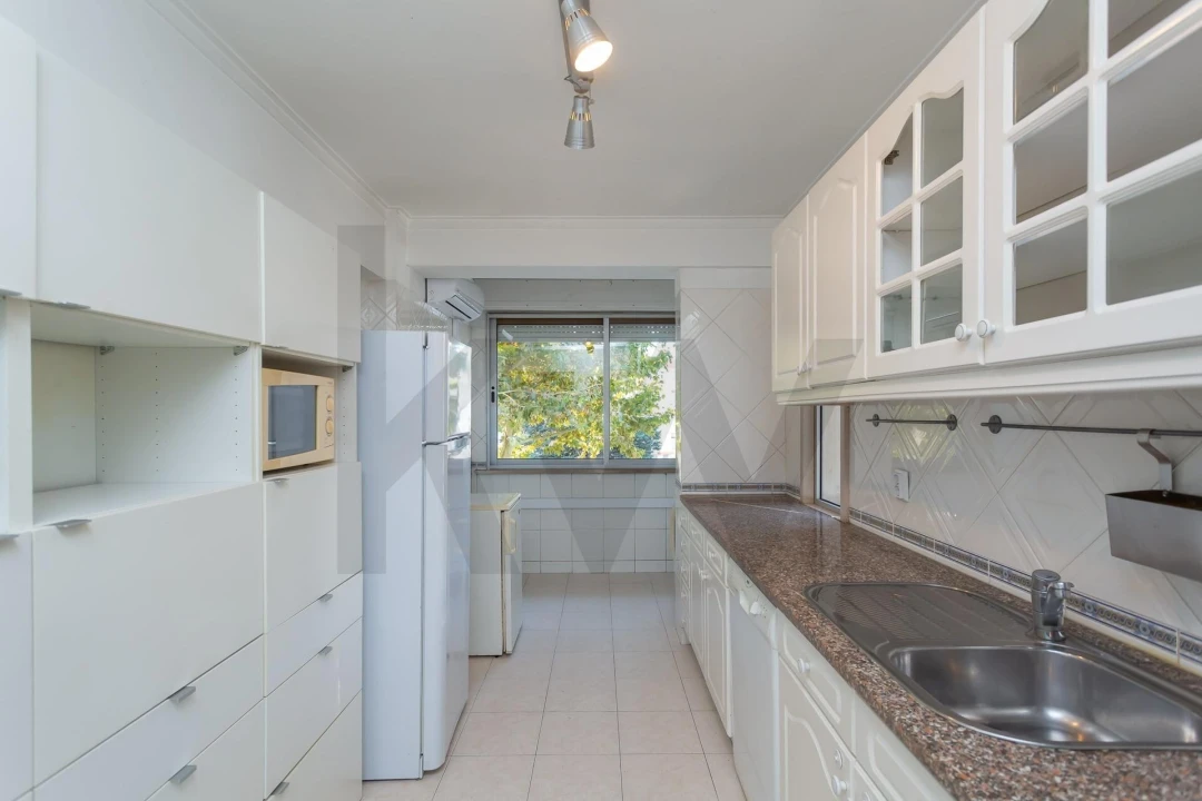 Apartamento T2 para Arrendamento em Algés, Linda-A-Velha e Cruz Quebrada-Dafundo Foto 19