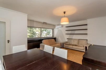 Apartamento T2 para Arrendamento em Algés, Linda-A-Velha e Cruz Quebrada-Dafundo