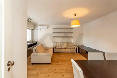 Apartamento T2 para Arrendamento em Algés, Linda-A-Velha e Cruz Quebrada-Dafundo