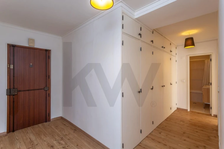 Apartamento T2 para Arrendamento em Algés, Linda-A-Velha e Cruz Quebrada-Dafundo Foto 9