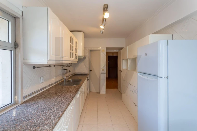 Apartamento T2 para Arrendamento em Algés, Linda-A-Velha e Cruz Quebrada-Dafundo Foto 20