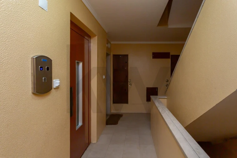 Apartamento T2 para Arrendamento em Algés, Linda-A-Velha e Cruz Quebrada-Dafundo Foto 25