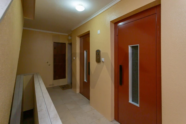 Apartamento T2 para Arrendamento em Algés, Linda-A-Velha e Cruz Quebrada-Dafundo Foto 24