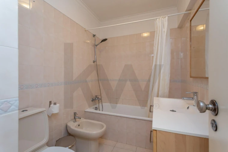Apartamento T2 para Arrendamento em Algés, Linda-A-Velha e Cruz Quebrada-Dafundo Foto 13