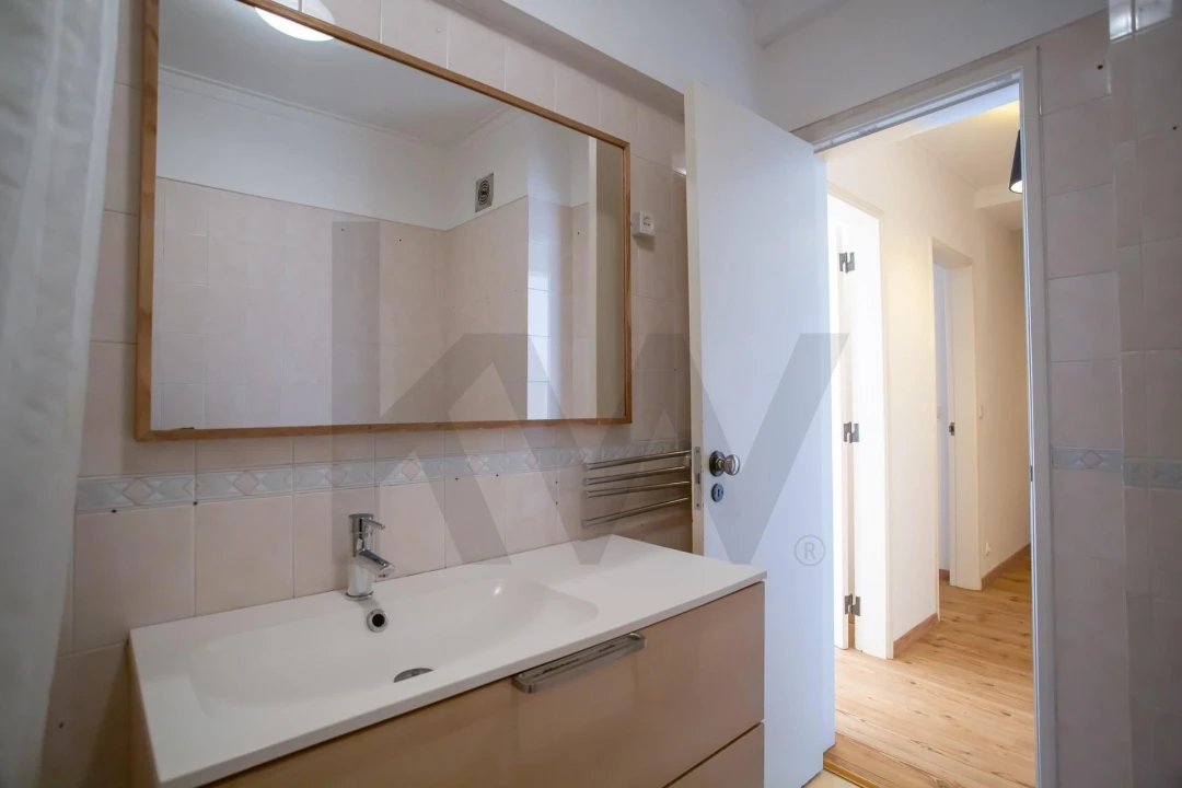 Apartamento T2 para Arrendamento em Algés, Linda-A-Velha e Cruz Quebrada-Dafundo Foto 14