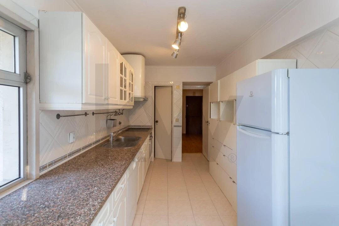 Apartamento T2 para Arrendamento em Algés, Linda-A-Velha e Cruz Quebrada-Dafundo Foto 20