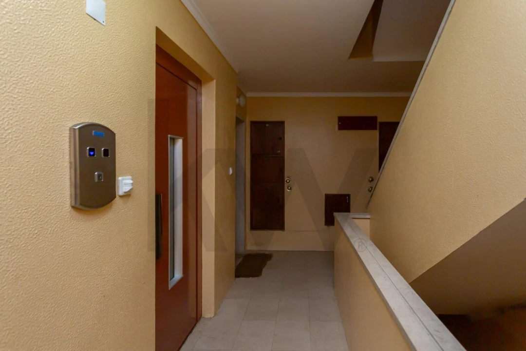 Apartamento T2 para Arrendamento em Algés, Linda-A-Velha e Cruz Quebrada-Dafundo Foto 25