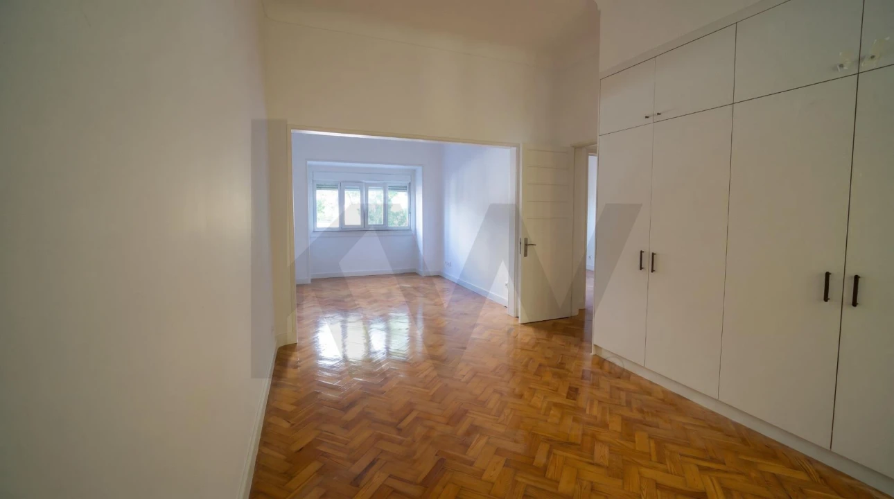 Apartamento T4 para Arrendamento em Avenidas Novas Foto 12