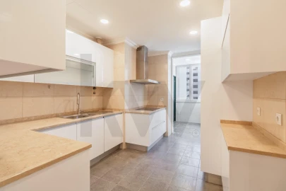 Apartamento T4 para Arrendamento em Avenidas Novas