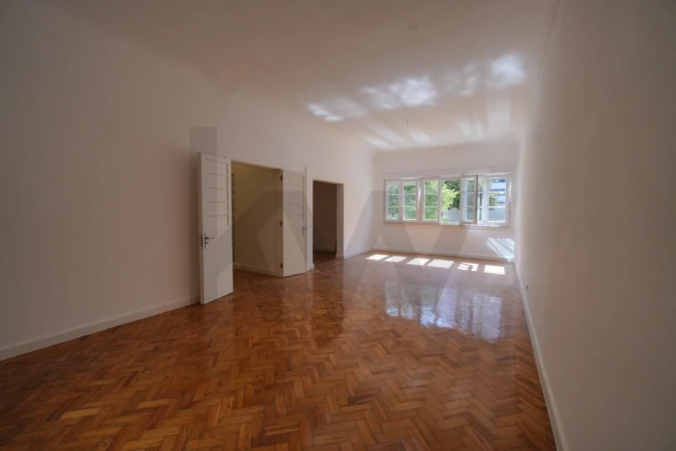 Apartamento T4 para Arrendamento em Avenidas Novas Foto 2