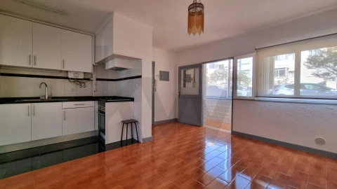 Apartamento T3 para Arrendamento em Requeixo, Nossa Senhora de Fátima e Nariz