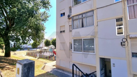 Apartamento T3 para Arrendamento em Requeixo, Nossa Senhora de Fátima e Nariz
