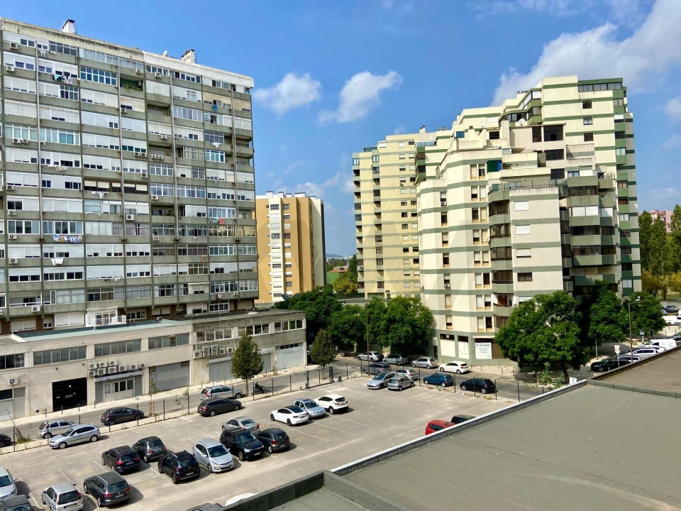Apartamento T4 para Arrendamento em Lumiar Foto 24