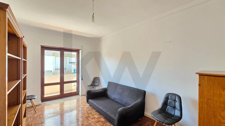 Apartamento T3 para Venda em Santo Antonio dos Olivais Foto 2