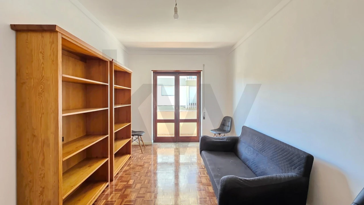 Apartamento T3 para Venda em Santo Antonio dos Olivais Foto 3