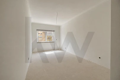 Apartamento T2 para Venda em Massamá e Monte Abraão