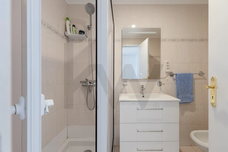 Apartamento T2 para Venda em Caniço Foto 17