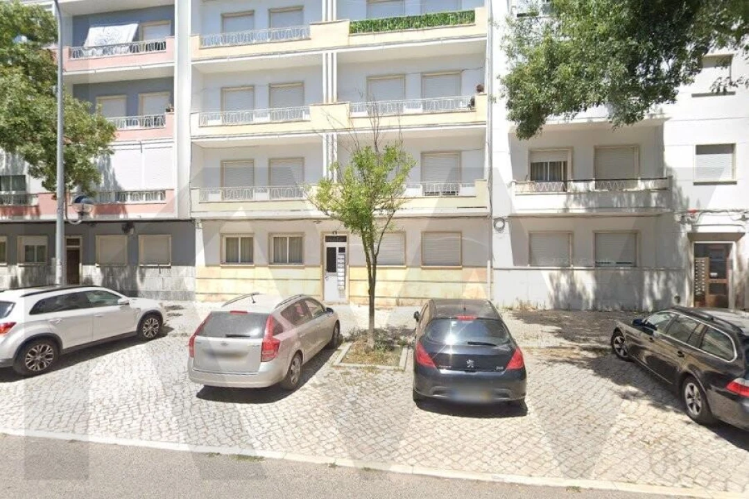 Apartamento T2 para Venda em Alfragide Foto 1