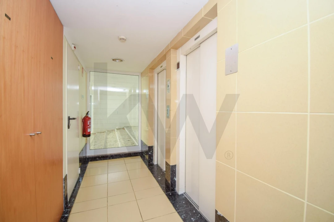 Apartamento T1 para Venda em Santa Clara Foto 3
