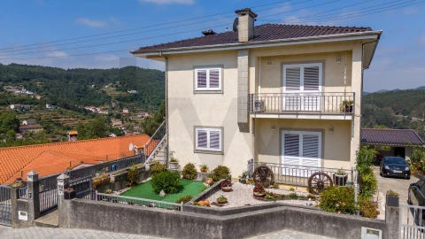 Moradia T3 para Venda em Raiva, Pedorido e Paraíso