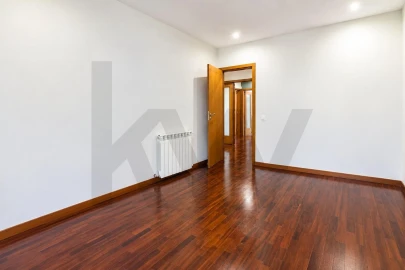 Apartamento T3 para Arrendamento em Gondomar (São Cosme), Valbom e Jovim