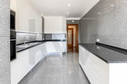 Apartamento T3 para Arrendamento em Gondomar (São Cosme), Valbom e Jovim