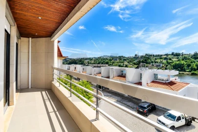 Apartamento T3 para Arrendamento em Gondomar (São Cosme), Valbom e Jovim