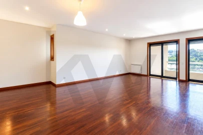 Apartamento T3 para Arrendamento em Gondomar (São Cosme), Valbom e Jovim