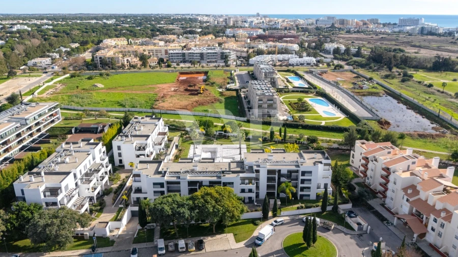 Apartamento T2 para Venda em Quarteira Foto 7