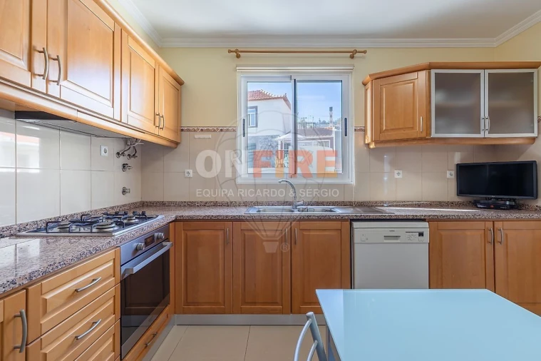Moradia T3 para Venda em Estreito da Calheta Foto 12