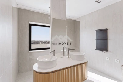 Apartamento T4 para Venda em Paranhos