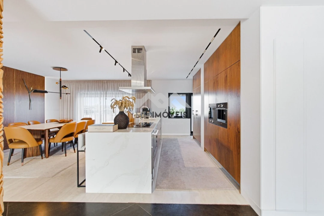 Apartamento T4 para Venda em Paranhos Foto 18