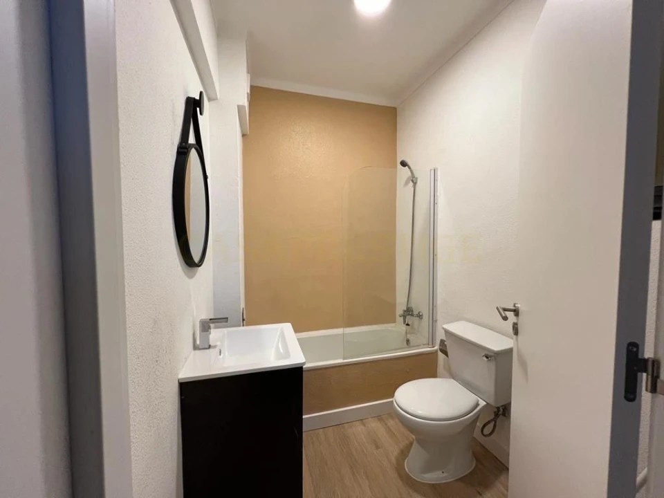 Apartamento T1 para Venda em Águas Livres Foto 7